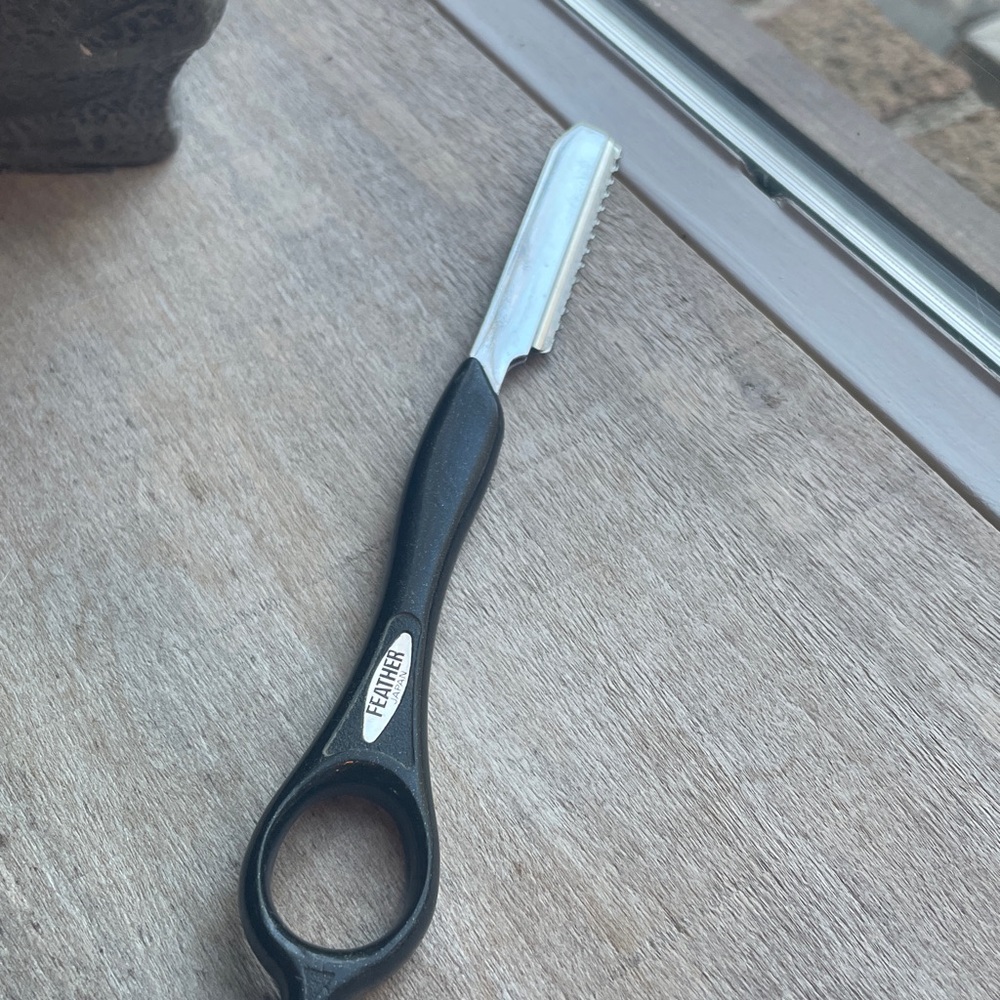 ❤️ Feathering Hair Styling Razor by Feather of JAPAN - Picture 3 of 4
